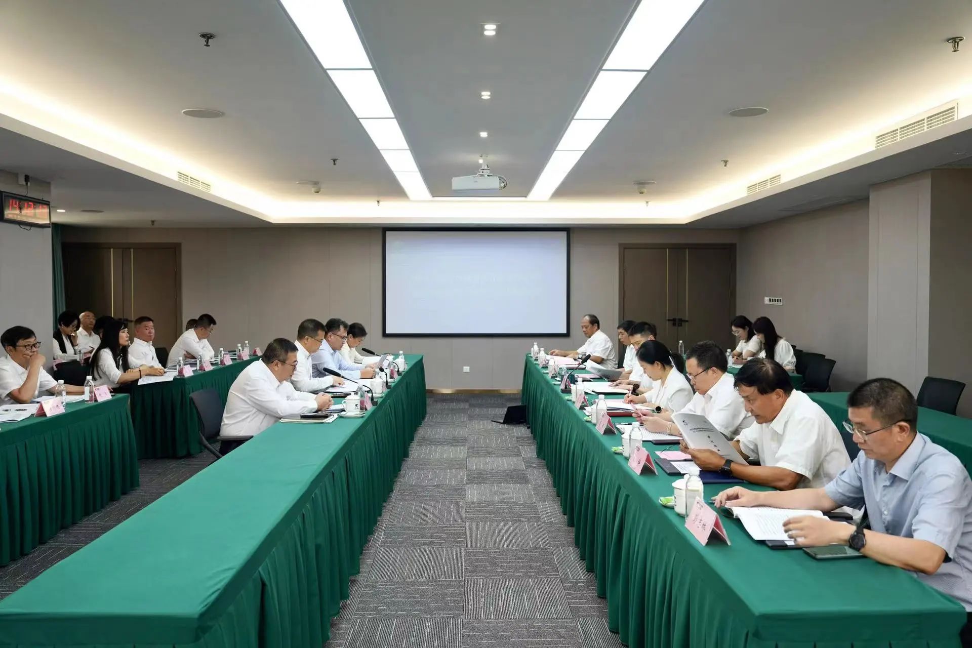 省金年会 金字招牌诚信至上集团召开2023年度经理层向董事会述职报告会